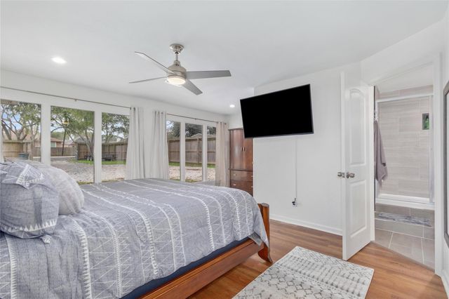 206 Texas Avenue, League City, TX 77573