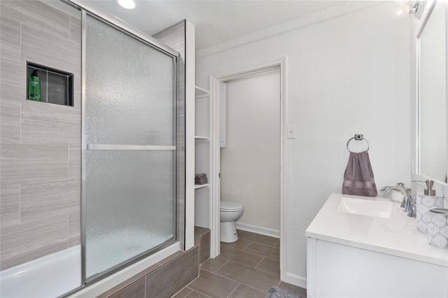 206 Texas Avenue, League City, TX 77573