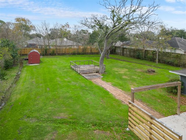 206 Texas Avenue, League City, TX 77573