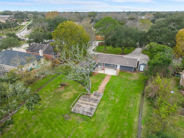206 Texas Avenue, League City, TX 77573