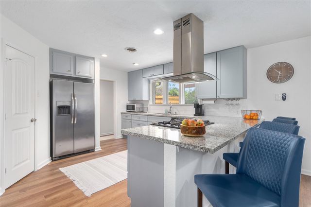 206 Texas Avenue, League City, TX 77573