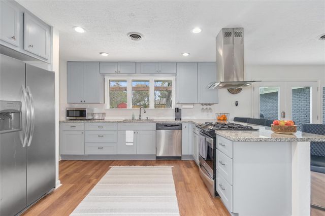 206 Texas Avenue, League City, TX 77573