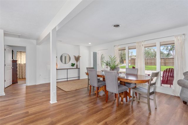 206 Texas Avenue, League City, TX 77573