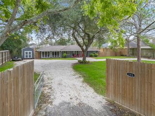 206 Texas Avenue, League City, TX 77573