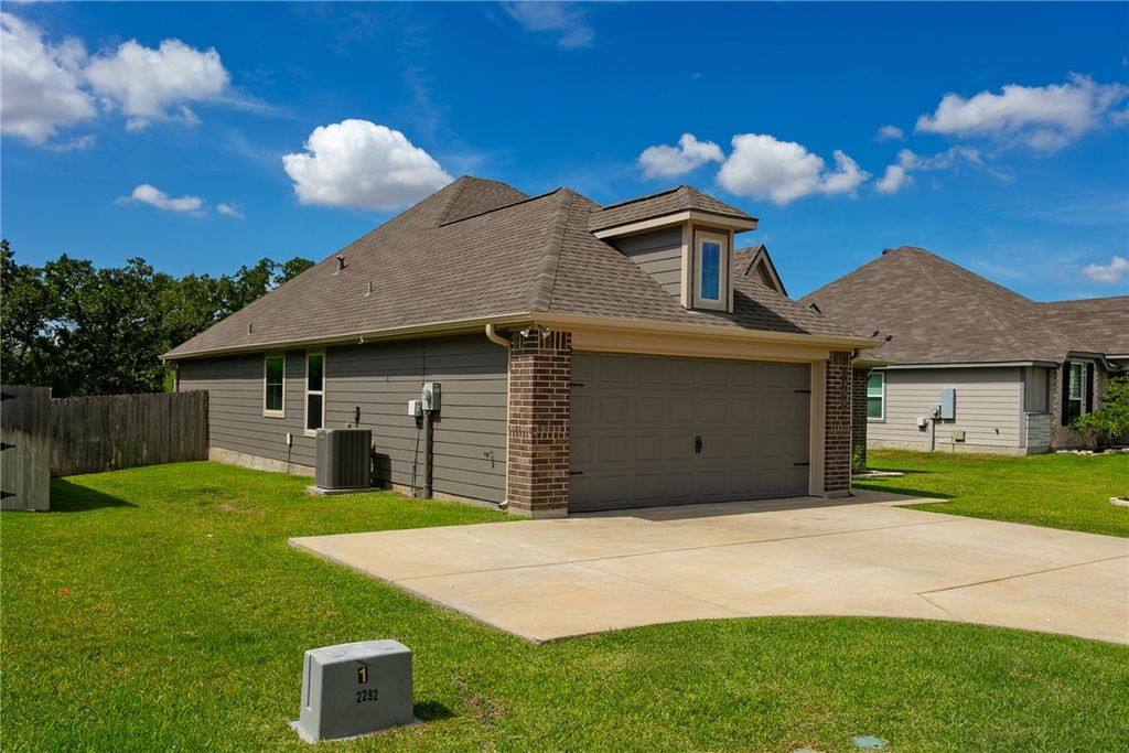 1458 Kingsgate Drive, Bryan, TX 77807 — photo 2