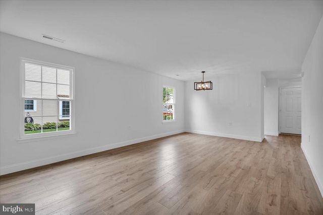 20 LAKEBRIDGE DR, Deptford, NJ 08096