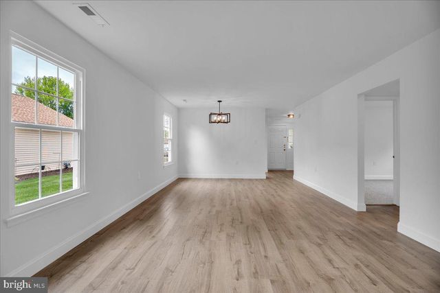 20 LAKEBRIDGE DR, Deptford, NJ 08096