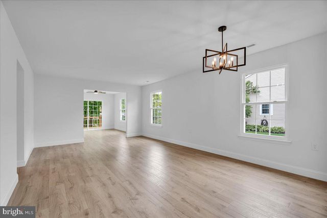 20 LAKEBRIDGE DR, Deptford, NJ 08096