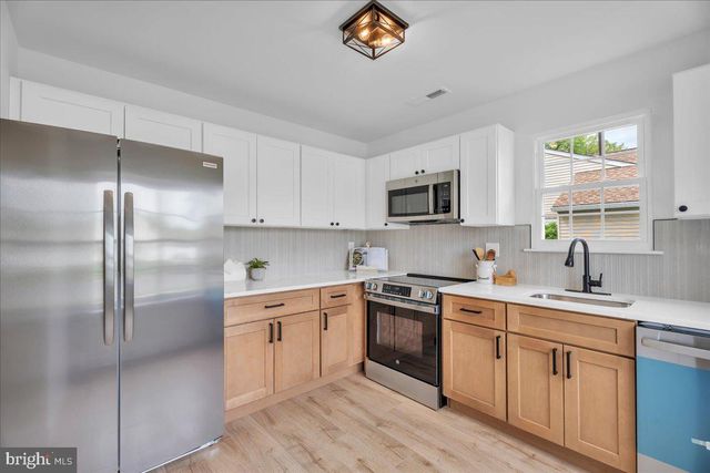 20 LAKEBRIDGE DR, Deptford, NJ 08096