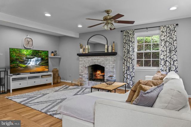 12905 DARNESTOWN RD, Gaithersburg, MD 20878