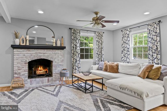 12905 DARNESTOWN RD, Gaithersburg, MD 20878