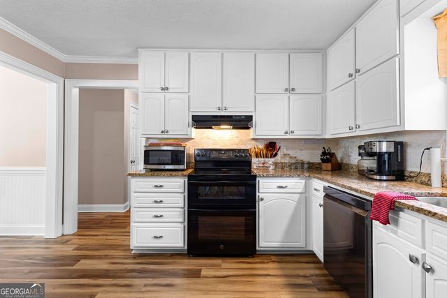 160 Marilyn Drive E, Fayetteville, GA 30214
