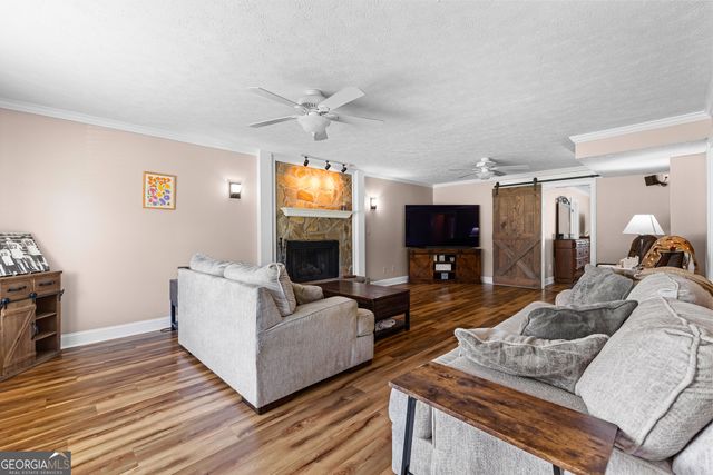 160 Marilyn Drive E, Fayetteville, GA 30214