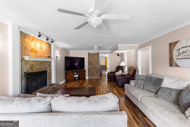 160 Marilyn Drive E, Fayetteville, GA 30214