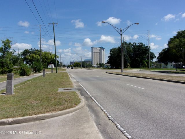 323 Caillavet Street, Biloxi, MS 39530