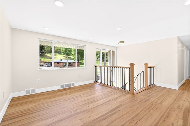 3175 HARTS RUN ROAD, Hampton, PA 15116