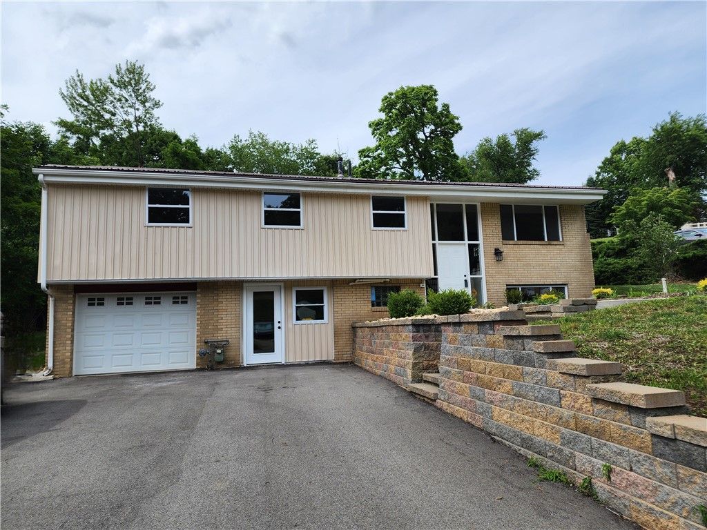 3175 HARTS RUN ROAD, Hampton, PA 15116