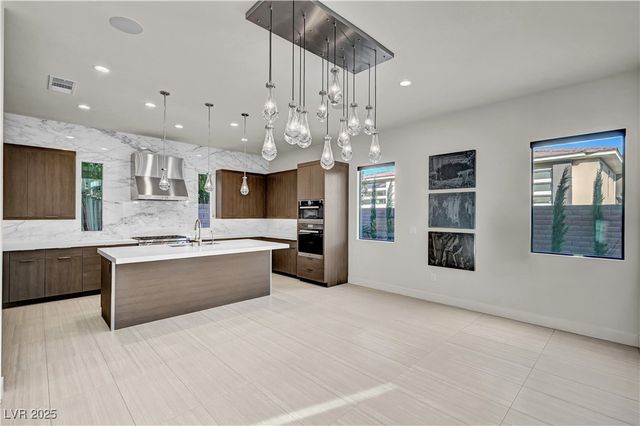 68 Grey Feather Drive, Las Vegas, NV 89135