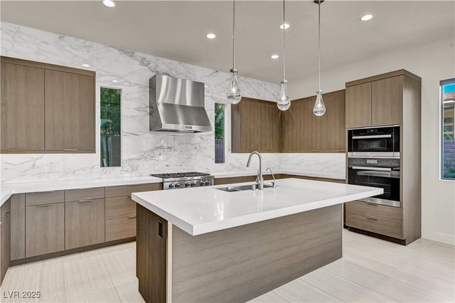 68 Grey Feather Drive, Las Vegas, NV 89135