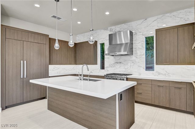 68 Grey Feather Drive, Las Vegas, NV 89135