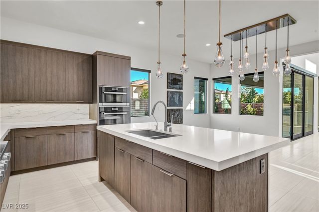 68 Grey Feather Drive, Las Vegas, NV 89135