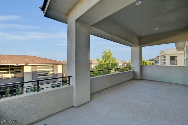 68 Grey Feather Drive, Las Vegas, NV 89135