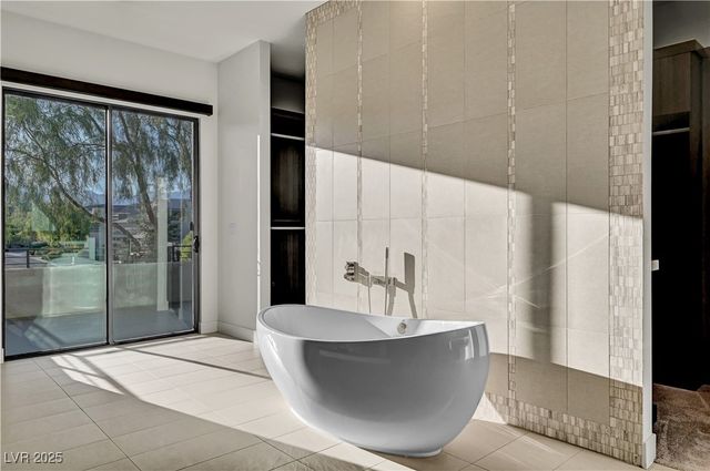 68 Grey Feather Drive, Las Vegas, NV 89135