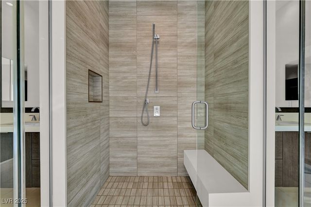 68 Grey Feather Drive, Las Vegas, NV 89135