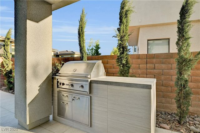 68 Grey Feather Drive, Las Vegas, NV 89135