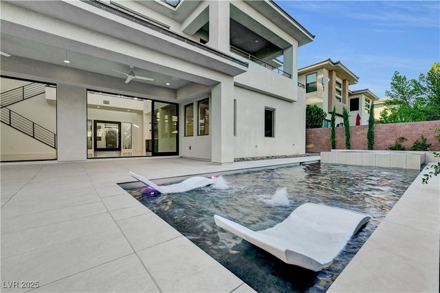 68 Grey Feather Drive, Las Vegas, NV 89135