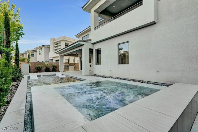 68 Grey Feather Drive, Las Vegas, NV 89135