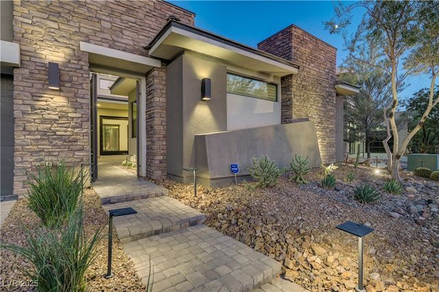 68 Grey Feather Drive, Las Vegas, NV 89135