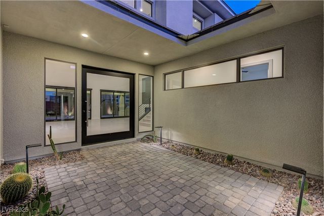 68 Grey Feather Drive, Las Vegas, NV 89135