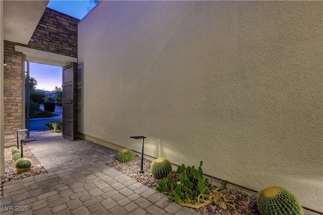 68 Grey Feather Drive, Las Vegas, NV 89135