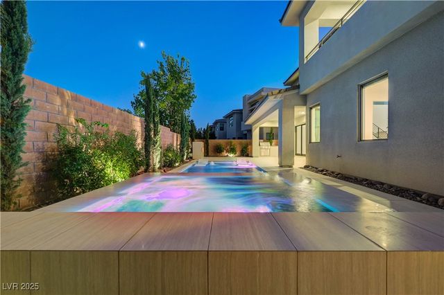 68 Grey Feather Drive, Las Vegas, NV 89135