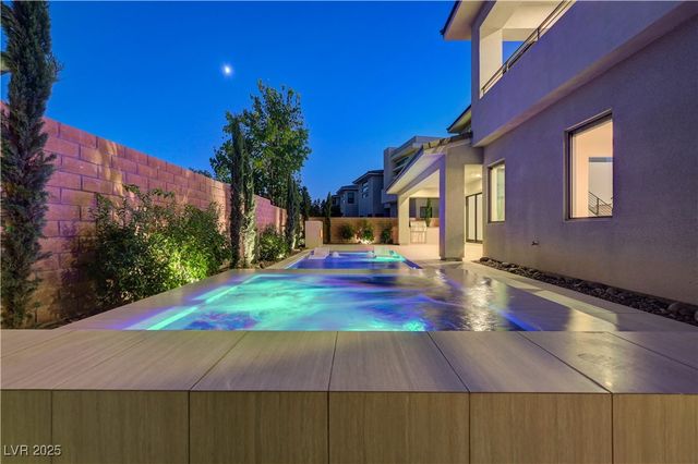 68 Grey Feather Drive, Las Vegas, NV 89135