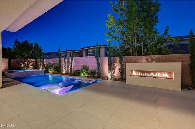 68 Grey Feather Drive, Las Vegas, NV 89135