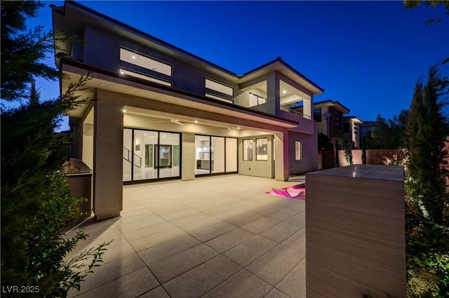 68 Grey Feather Drive, Las Vegas, NV 89135