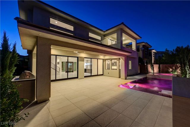 68 Grey Feather Drive, Las Vegas, NV 89135