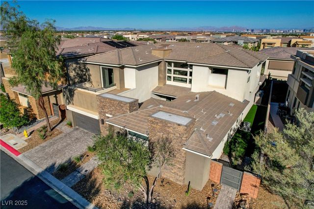 68 Grey Feather Drive, Las Vegas, NV 89135