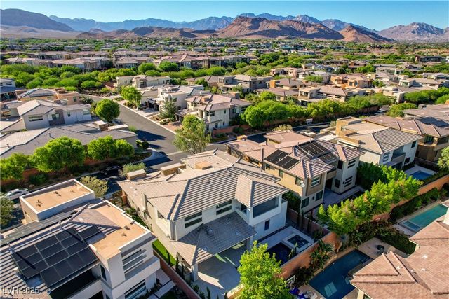 68 Grey Feather Drive, Las Vegas, NV 89135