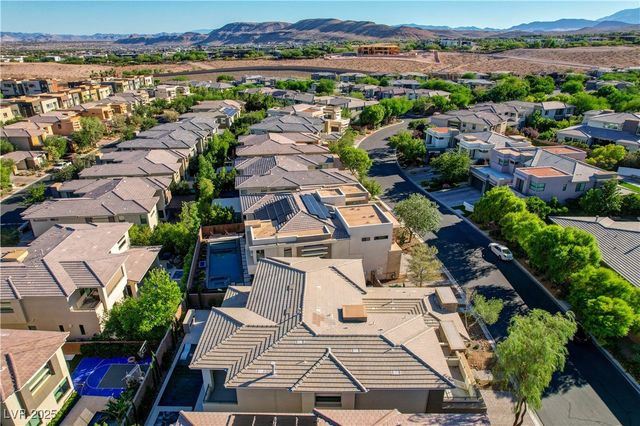 68 Grey Feather Drive, Las Vegas, NV 89135