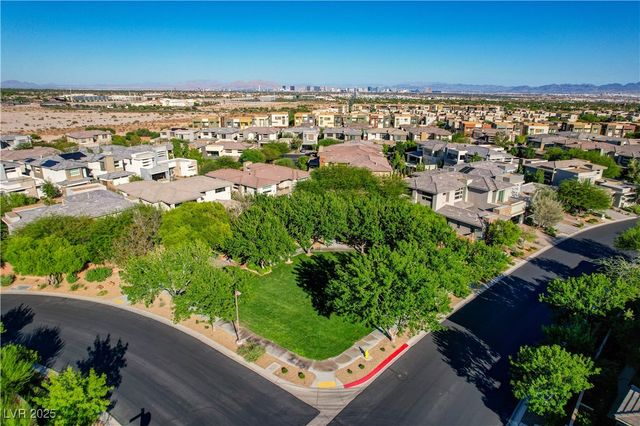 68 Grey Feather Drive, Las Vegas, NV 89135