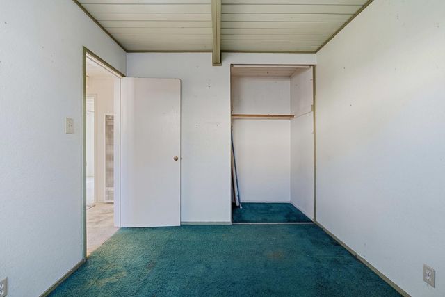 1960 La Jolla Dr, Stockton, CA 95204