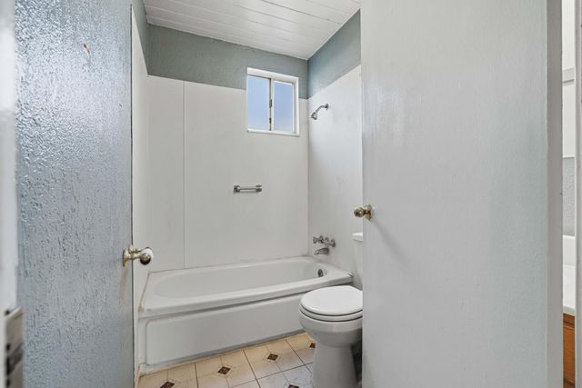 1960 La Jolla Dr, Stockton, CA 95204