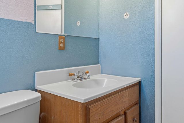 1960 La Jolla Dr, Stockton, CA 95204