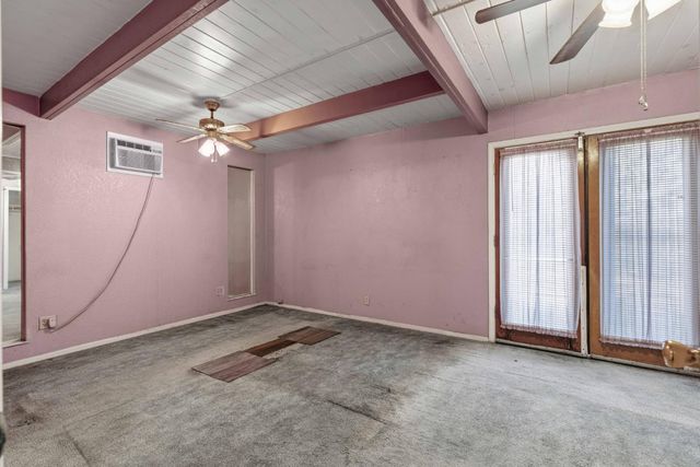 1960 La Jolla Dr, Stockton, CA 95204