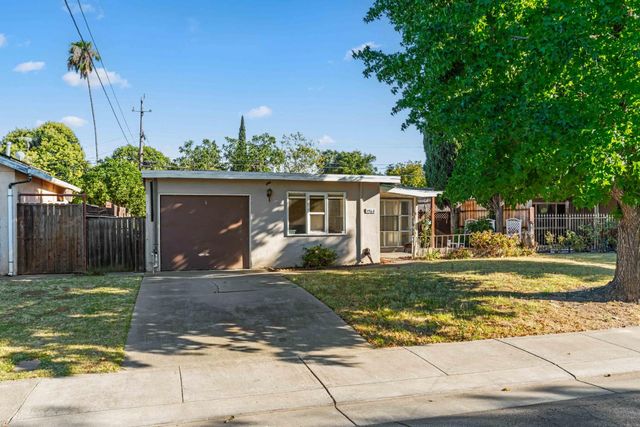 1960 La Jolla Dr, Stockton, CA 95204