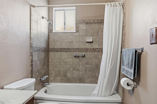 1960 La Jolla Dr, Stockton, CA 95204