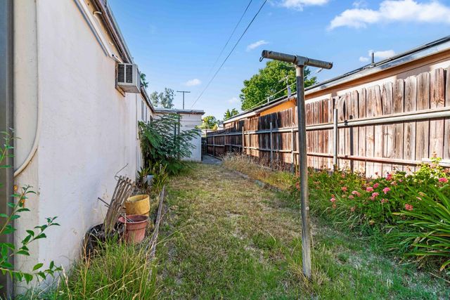 1960 La Jolla Dr, Stockton, CA 95204